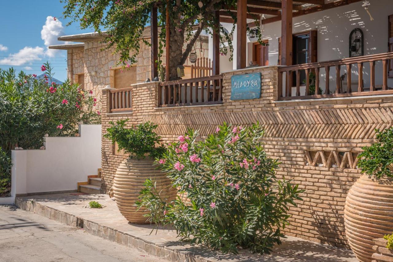 Medousa Adamantas Exterior photo